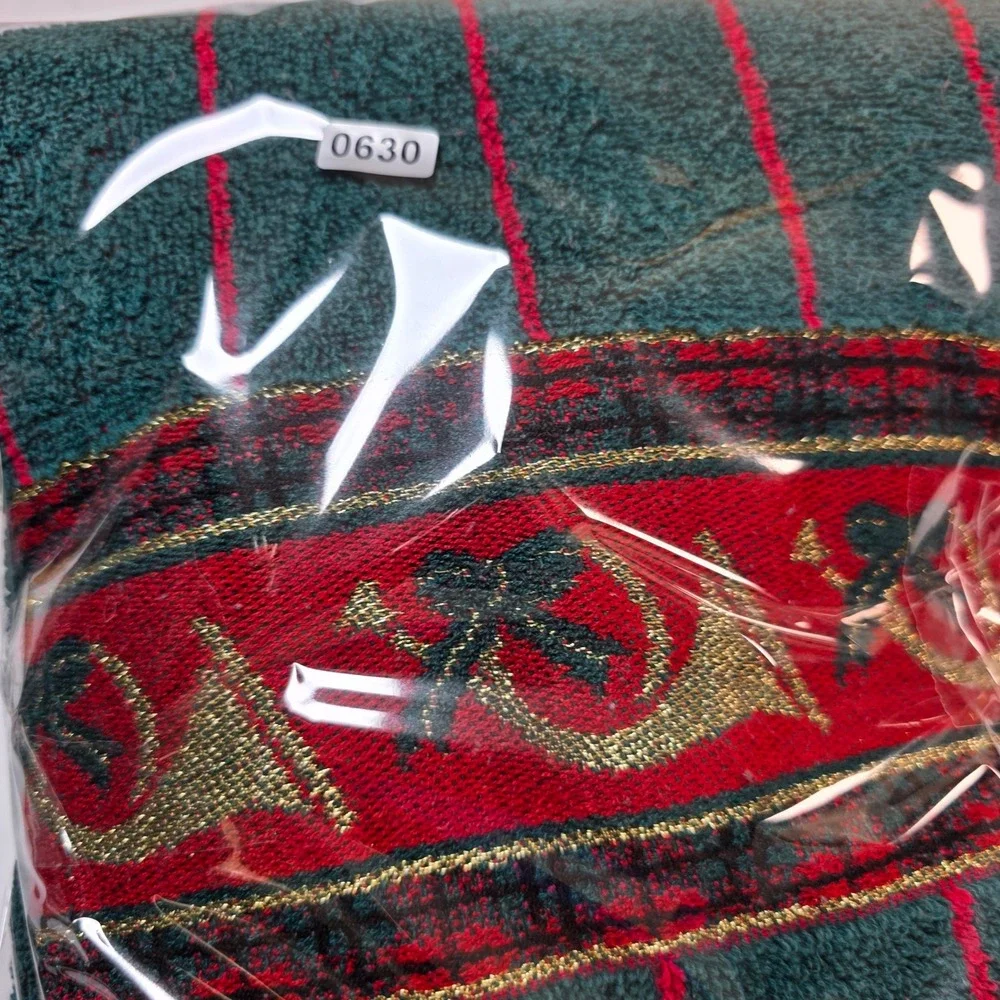 Vintage Fieldcrest Christmas Bath Towels Set 2 Green Red Gold French Horn Bows